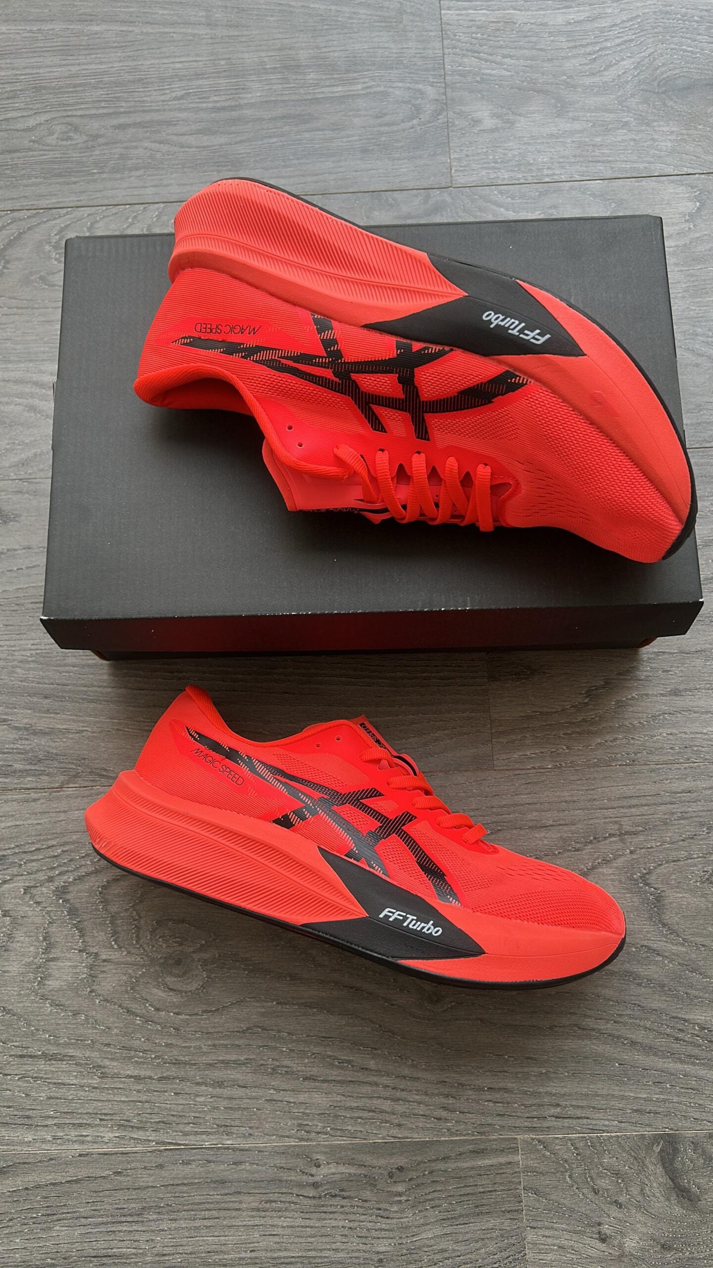 premium quality shoes – High-Performance Carbon Plate Running Shoes (Bright Red)