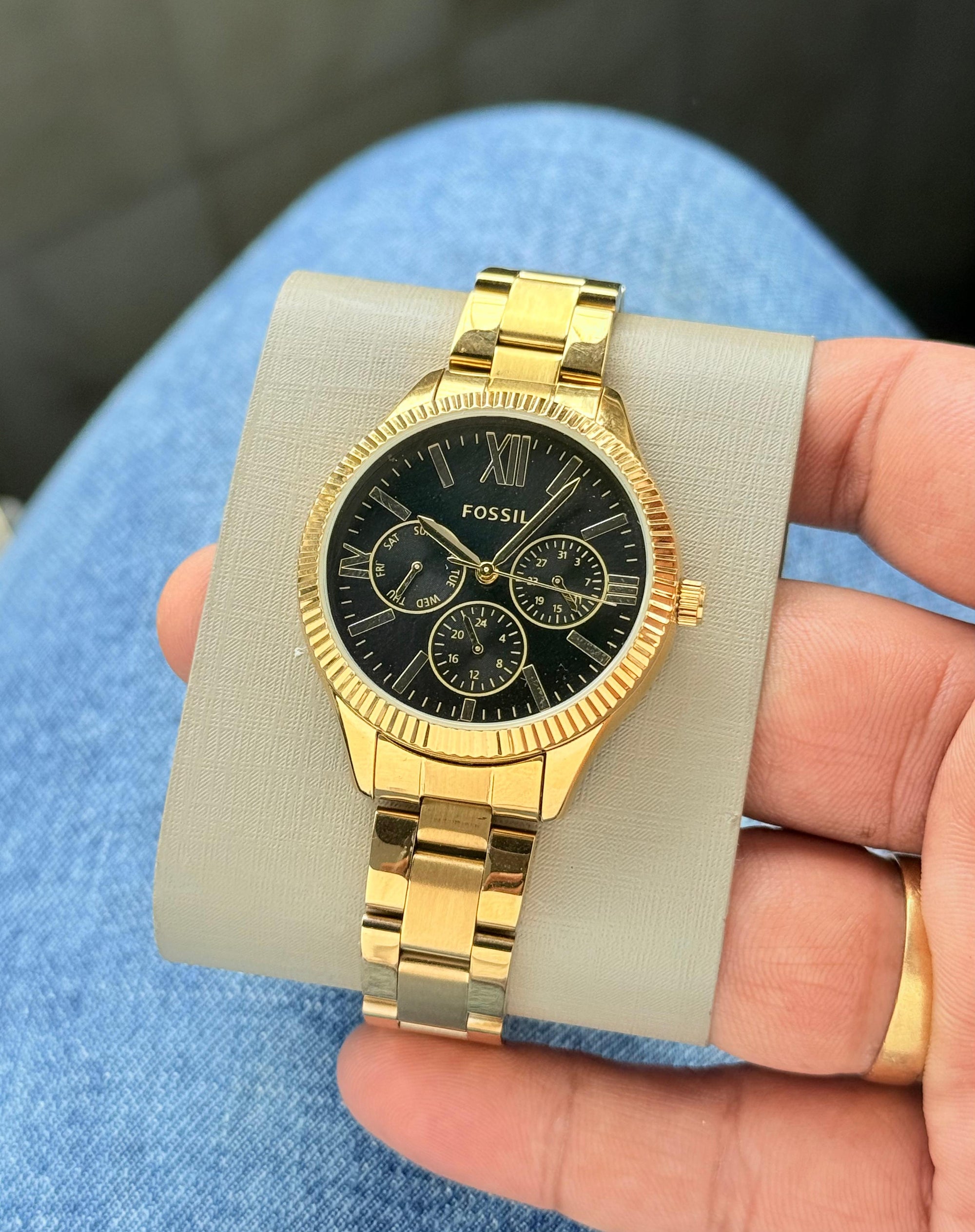 Premium Gold Finish Luxury Look Watch