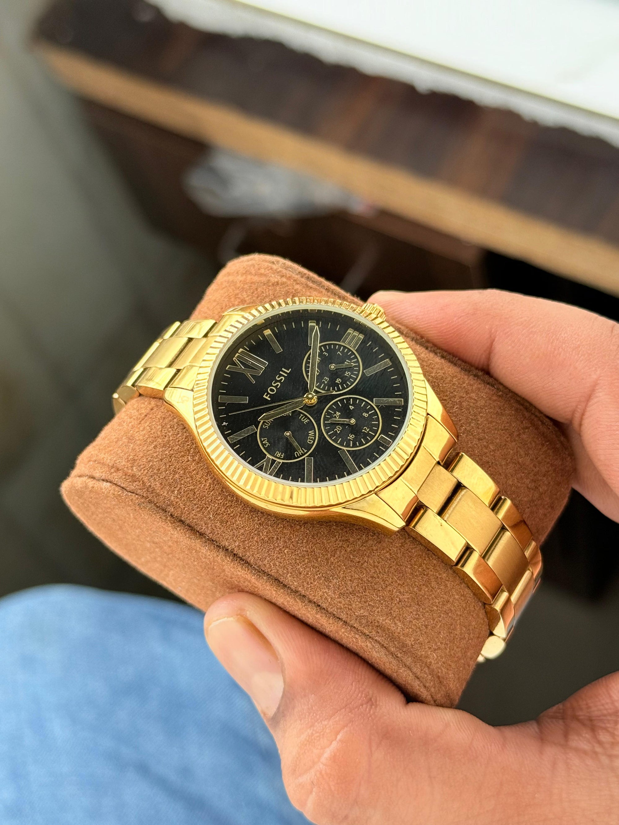 Premium Gold Finish Luxury Look Watch